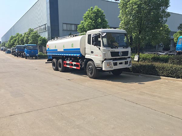 東風特商20-22噸灑水車